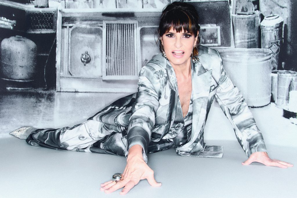 Fernanda Abreu apresenta turnê “Da Lata 30 Anos” em show gratuito no DFB Festival 2026, em Fortaleza