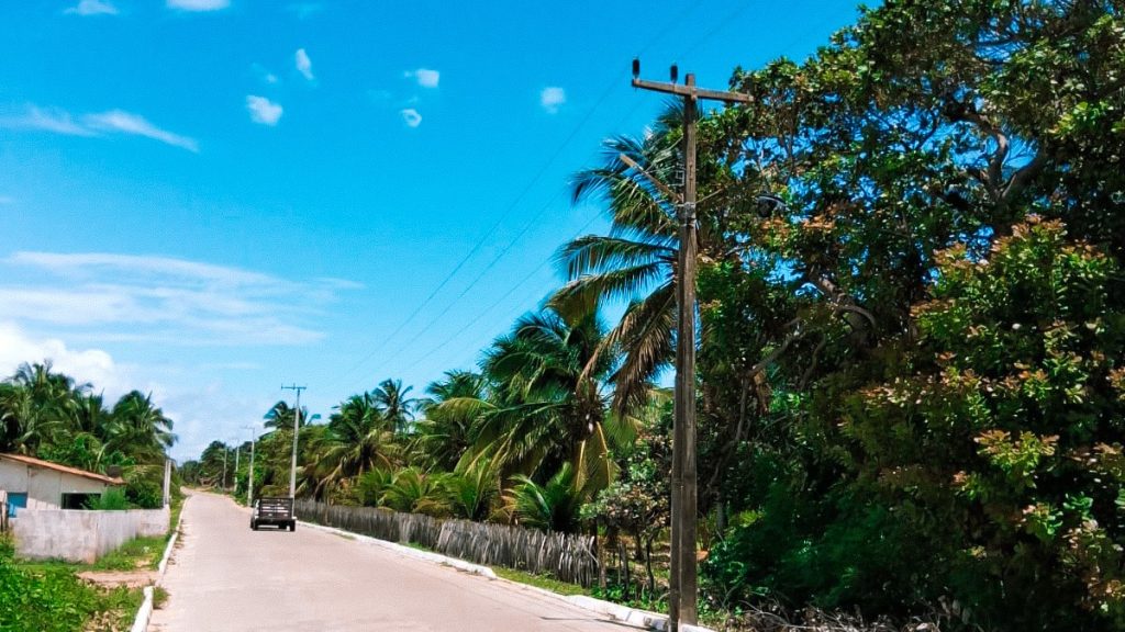 Ceará avança com investimento de R$ 11 milhões para modernizar rede elétrica e fortalecer turismo no Litoral Norte