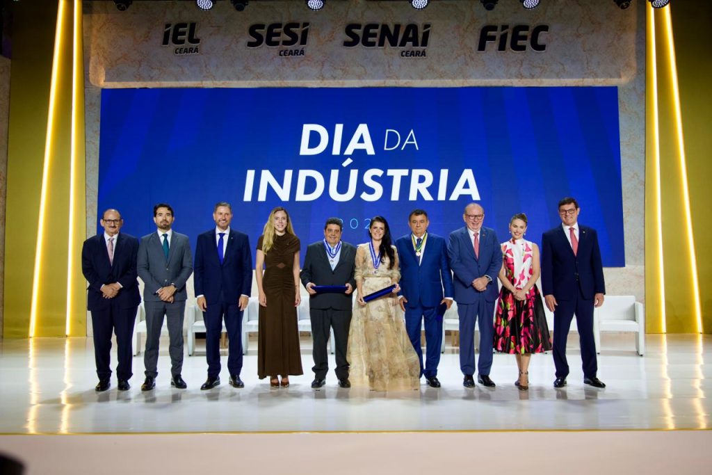 FIEC comemora Dia da Indústria com entrega da Medalha do Mérito Industrial e da Medalha da Ordem do Mérito Industrial