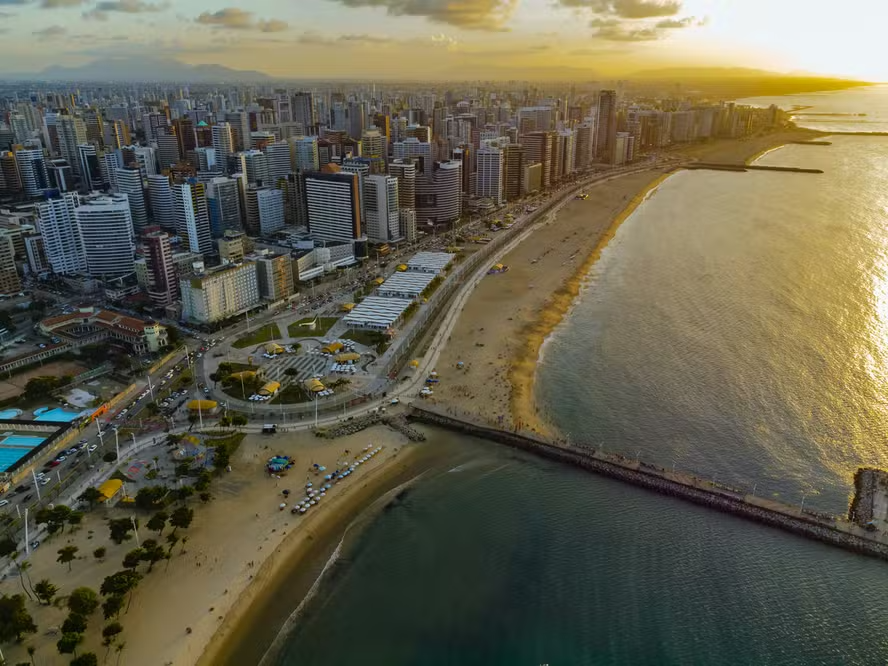 De vila de pescadores ao metro quadrado mais valorizado da cidade: a metamorfose urbana e imobiliária da Beira-Mar de Fortaleza