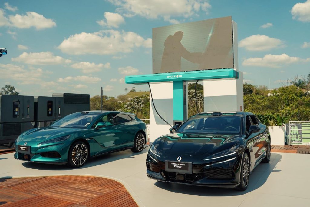 Carregador ultrarrápido promete 400 km de autonomia em cinco minutos para carros elétricos
