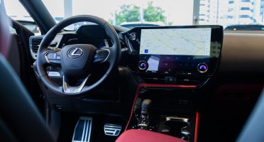 Telas e tecnologia embarcada ganham espaço e mudam a percepção de valor dos carros