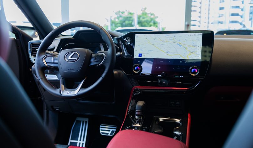 Telas e tecnologia embarcada ganham espaço e mudam a percepção de valor dos carros