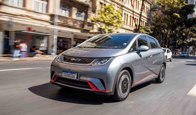 Férias de julho exigem planejamento para viagens com carros elétricos em meio à expansão da infraestrutura de recarga