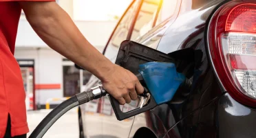 Gasolina com 35% de etanol entra em fase de testes; o que isso muda para os carros