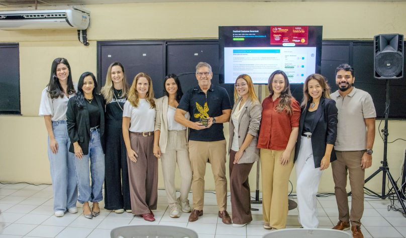 CDL Jovem Fortaleza visita Centro de Distribuição São Luiz e entrega primeiro Troféu Águia a Severino Neto