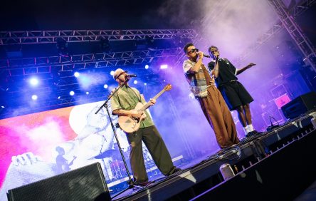 Desfile na Rua dos Tabajaras, estreia de Lire Brand e show de Os Garotin marcam segundo dia do DFB Festival 2026