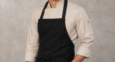 Chef Felipe Caputo apresenta técnicas de cozinha ao vivo no Festival Costume Gourmet