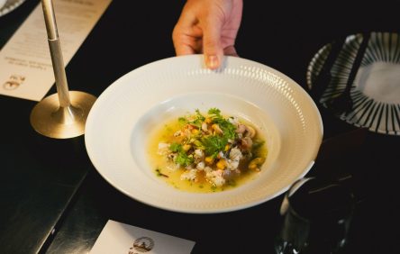 NOM Frutos do Mar apresenta menu especial de lagosta