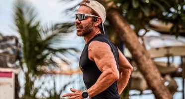 O que comer antes e depois da corrida? Nutrólogo explica como alimentação e hidratação melhoram o desempenho