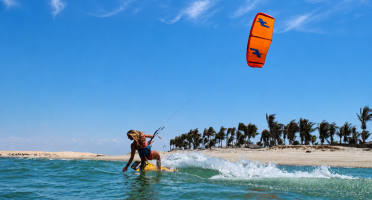 Rota das Falésias apresenta guia de kitesurf para promover o Ceará como destino internacional do esporte