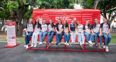 Banco Vermelho chega à Escola SESI de Maracanaú e reforça combate ao feminicídio