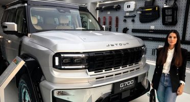Diretora do Grupo AGP participa de conferência da Jetour em Pequim e destaca chegada do G700 ao Brasil