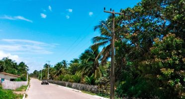 Ceará avança com investimento de R$ 11 milhões para modernizar rede elétrica e fortalecer turismo no Litoral Norte