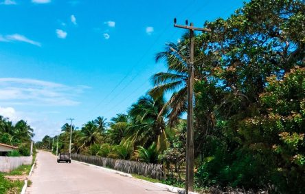 Ceará avança com investimento de R$ 11 milhões para modernizar rede elétrica e fortalecer turismo no Litoral Norte