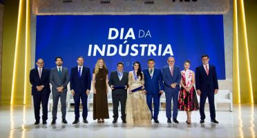 FIEC comemora Dia da Indústria com entrega da Medalha do Mérito Industrial e da Medalha da Ordem do Mérito Industrial