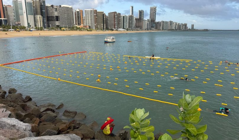 Projeto Bora pro Mar cria circuito de boias para natação em águas abertas na Praia de Iracema