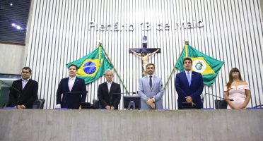 A homenagem aconteceu no Plenário 13 de Maio, na última terça-feira (05). Foto: Marcos Moura.