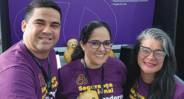 Aleks Mesquita, CEO e fundador da Amar.Elo, Juliana Gurgel, CMO, e Lorena Soares, psicóloga e COO, durante o Startup Summit 2022. Foto: Reprodução/Linkedin.