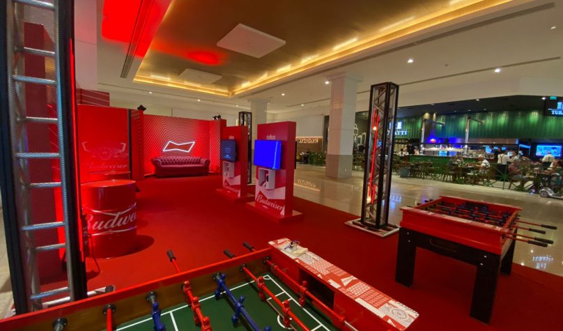 Ação especial da Budweiser recebe consumidores com jogos, quiz e prêmios. Foto: Divulgação.