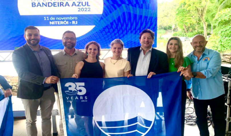 Representantes de Caucaia participaram da Cerimônia Nacional de entrega da Bandeira Azul em Niterói (RJ). Foto: Prefeitura de Caucaia.
