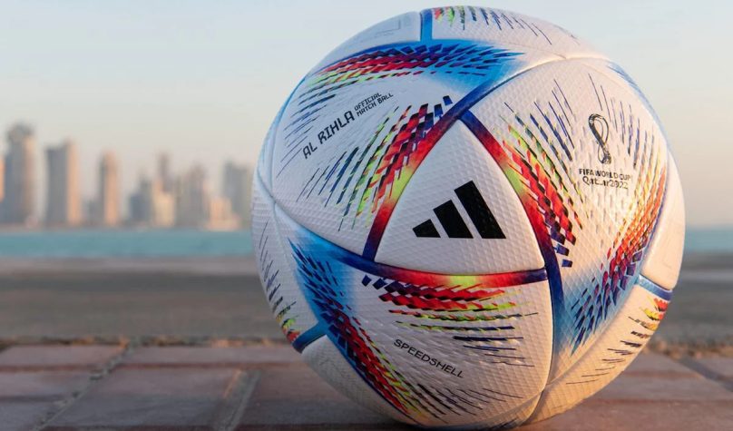 Nome da bola significa "jornada" em árabe. Foto: Divulgação/Adidas