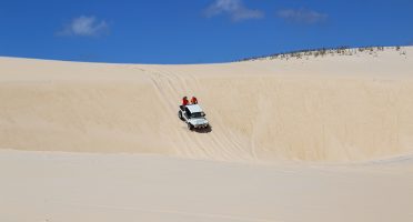 No município cearense, é possível percorrer todas as praias de buggy. (Fotos: Setur Aquiraz)