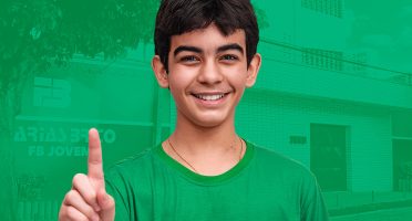 Aluno do Farias Brito, Caio Temponi já coleciona aprovações em vestibulares pelo país. Foto: Divulgação/FB.