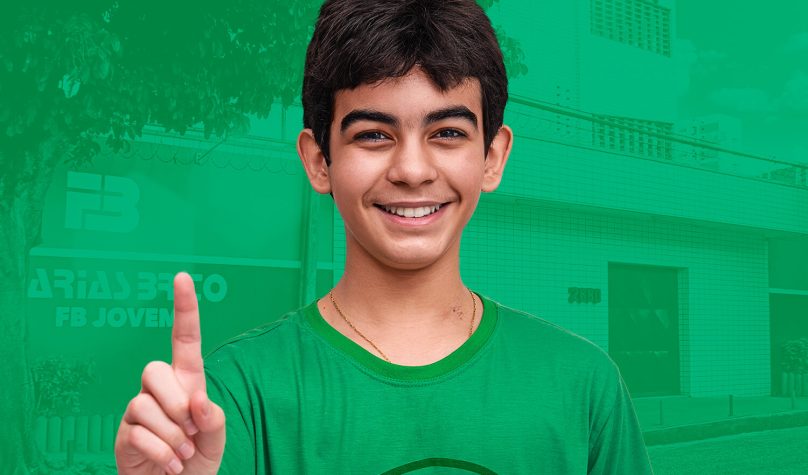 Aluno do Farias Brito, Caio Temponi já coleciona aprovações em vestibulares pelo país. Foto: Divulgação/FB.