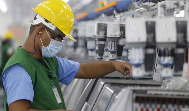 De janeiro a setembro, o Ceará já exportou US$ 221,4 milhões em calçados, a maioria para os EUA. Foto: Tiago Stille/Gov do Ceará.