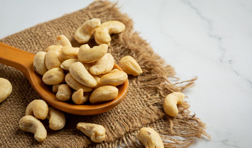 Em 2021, a produção de cocos e castanhas em Aquiraz acumulou US$ 41,8 mi em exportações. Foto: Freepik