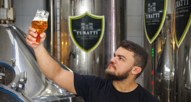 O evento será conduzido pelo sommelier de cervejas Felipe Costa. Foto: Reprodução/Instagram @felipecostasommelier.