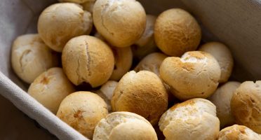 delicious-cheese-bread-baked-arrangement