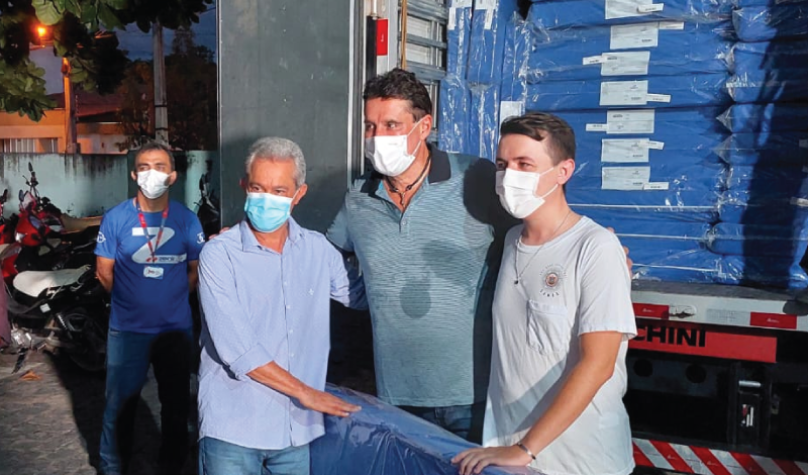 A primeira entrega de colchões foi feita em Iguatu, cidade onde o Sr. Zenir fundou a primeria loja da varejista. Foto: Divulgação.