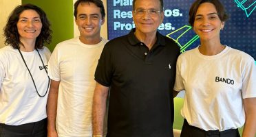 Empresário Beto Studart com os Sócios da Bando Propaganda Chris Calixto, Giácomo Brayner e Karine Studart.