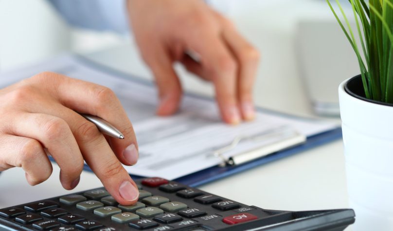 Segundo o estudo, 73,0% dos consumidores da capital cearense possuem algum tipo de dívida.