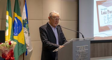 FIEC sedia lançamento de livro sobre história do médico e professor Luiz Porto