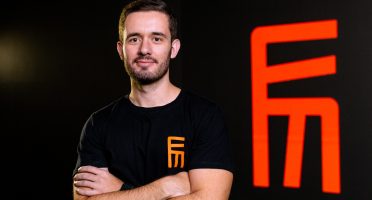 Heitor Estrela é co-fundador da NOALVO, startup de tecnologia recentemente adquirida pela Eletromidia. Foto: Divulgação.