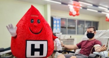 Todas as unidades tiveram programação especial, e o mascote Hemocinho foi apresentado à população. Foto: Divulgação/Hemoce.