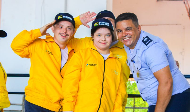 Alunos participam de práticas esportivas, educacionais, apoio alimentar e momentos cívicos. Fotos: Soldado Sad Busson/BAFZ.