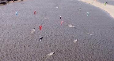 Espelho d'água triplicou de tamanho e atrai movimento de kitesurfistas para a região. Foto: Prefeitura de Caucaia.