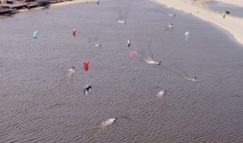 Espelho d'água triplicou de tamanho e atrai movimento de kitesurfistas para a região. Foto: Prefeitura de Caucaia.