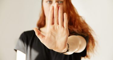 Alteração no estatuto dos servidores foi sancionada nesta quinta-feira (21) pela governadora Izolda Cela. Foto: Freepik.