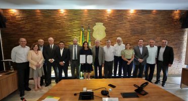 Governo assinou com mais duas empresas para a produção de energia eólica e hidrogênio verde no Pecém. Fotos: Carlos Gibaja/Gov do Ceará.