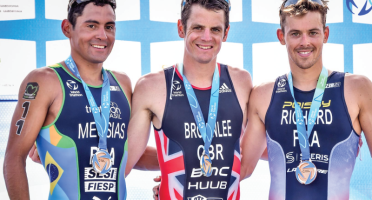 Manoel Messias completou a prova em Arzachena, na Itália, com um tempo de 54min24s. Foto: World Triathlon.