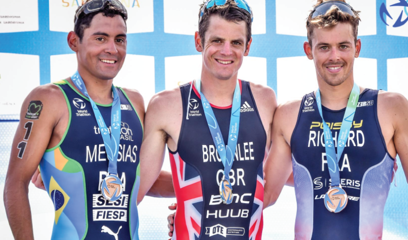 Manoel Messias completou a prova em Arzachena, na Itália, com um tempo de 54min24s. Foto: World Triathlon.