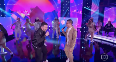 Em momento surpresa, os dois cantaram a nova música "Fora da Casinha". Foto: Reprodução/Rede Globo.