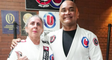Mulher de 65 anos se torna faixa azul no Jiu-Jítsu