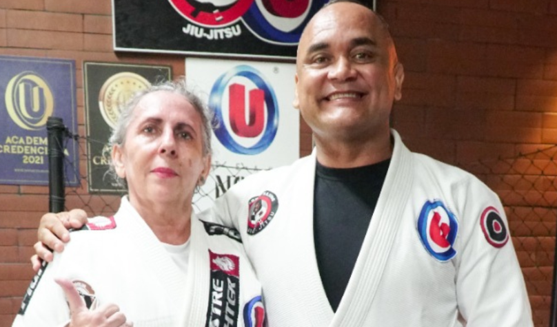 Mulher de 65 anos se torna faixa azul no Jiu-Jítsu