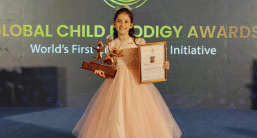 A pequena astrônoma amadora, de 9 anos, foi a única criança brasileira que participou da cerimônia internacional. Foto: Reprodução/Twitter.